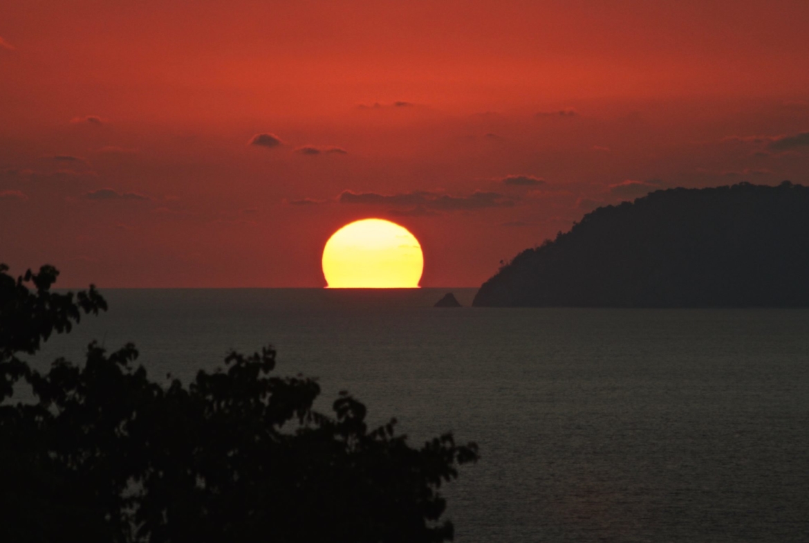 pavones-yoga-center-sunset