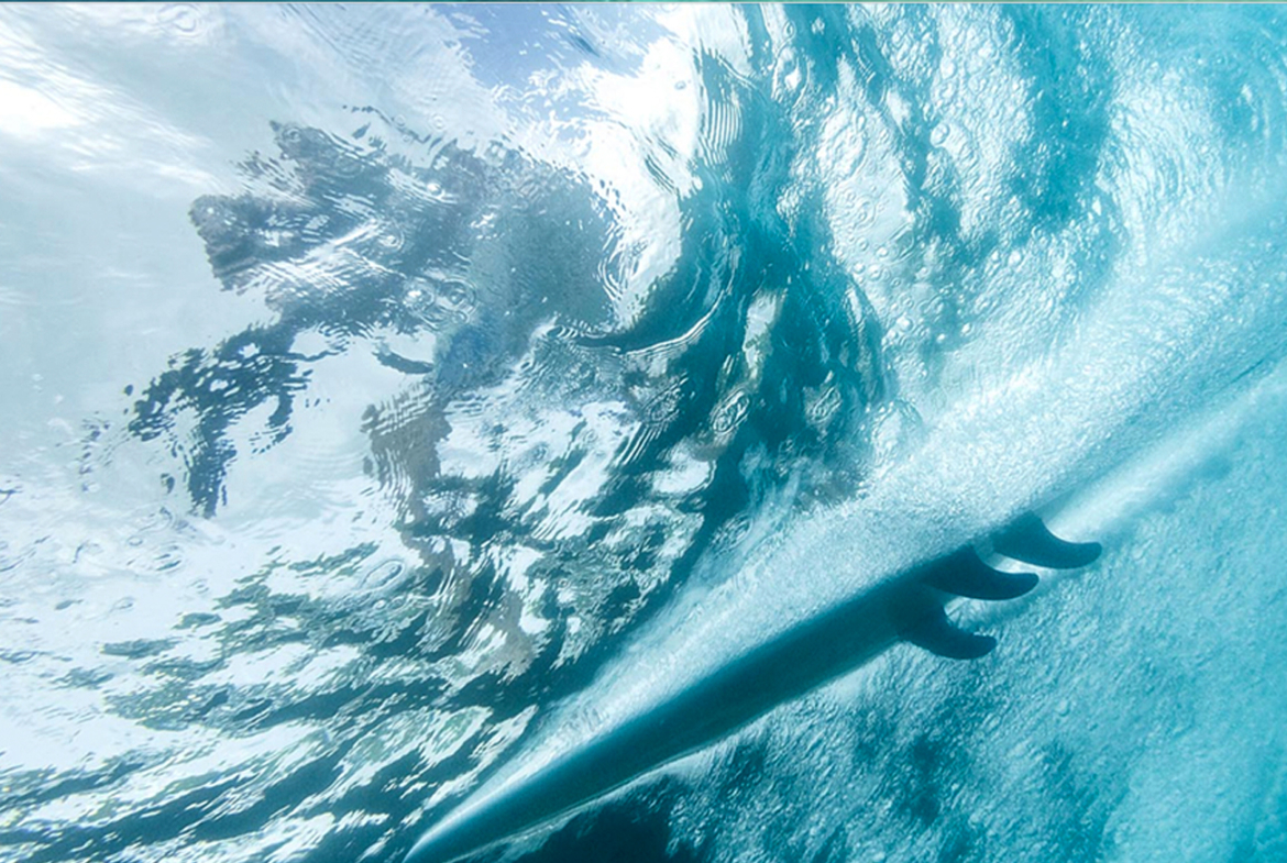 surfing-fins-underwater