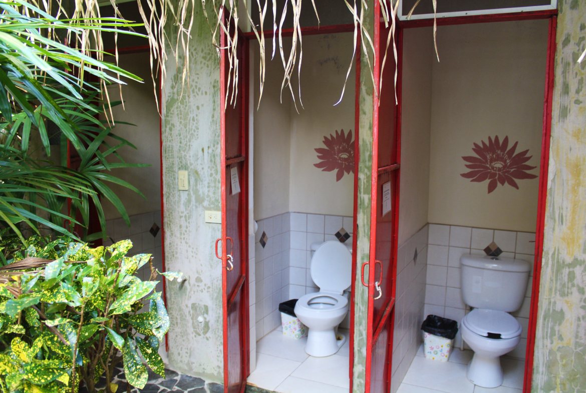 pavones-yoga-center-restrooms