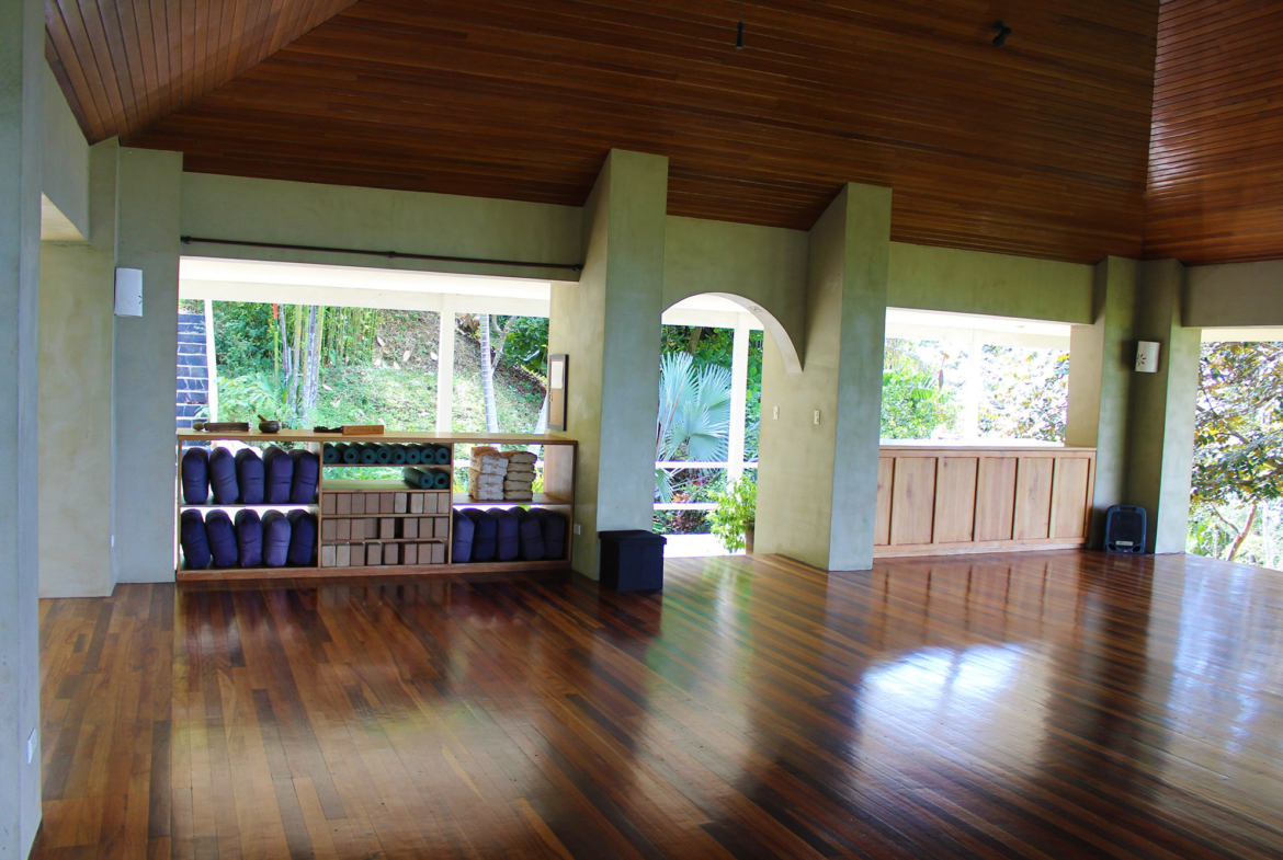 pavones-yoga-center-for-sale