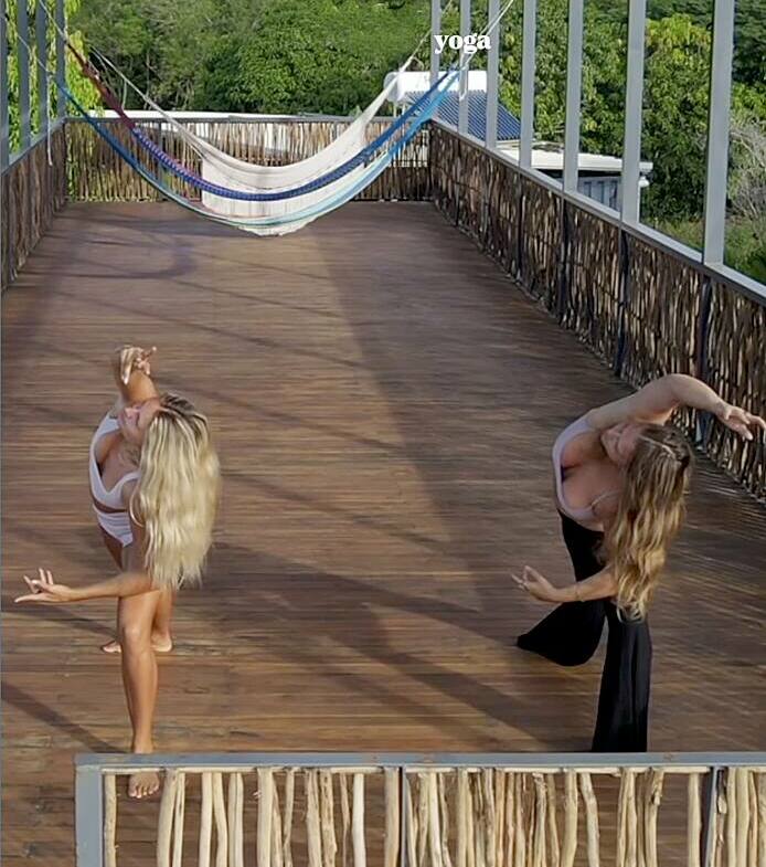 casa-akaw-yoga-deck-saladita