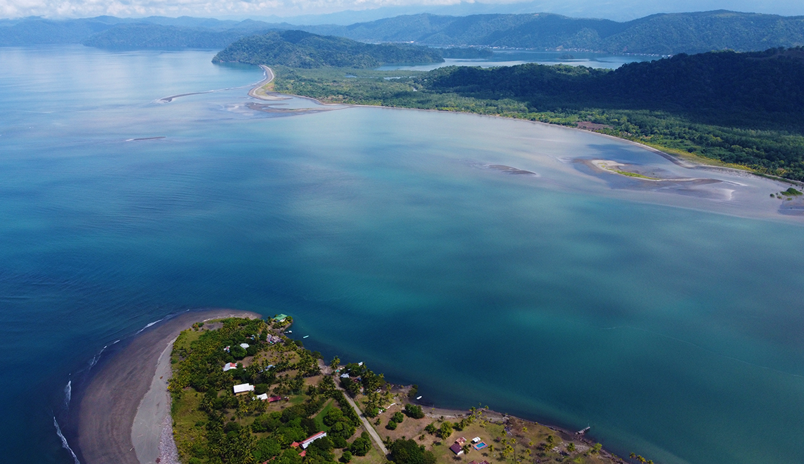 playa-zancudo-point-beautiful-water-golfito