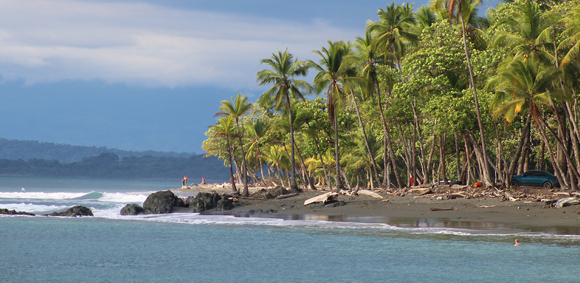 pavones-point-beach-surfing