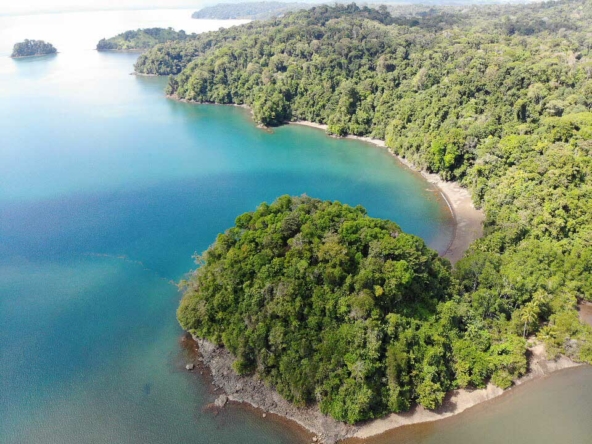 private-golfo-dulce-island-with-private-peninsula