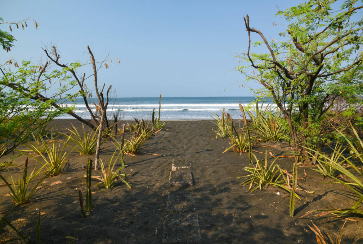 tres-volcanes-ocean-villa-nicaragua