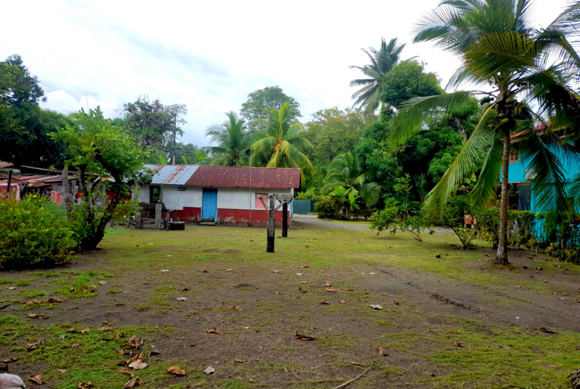 costa-rica-beachfront-fixer-on-playa-zancudo