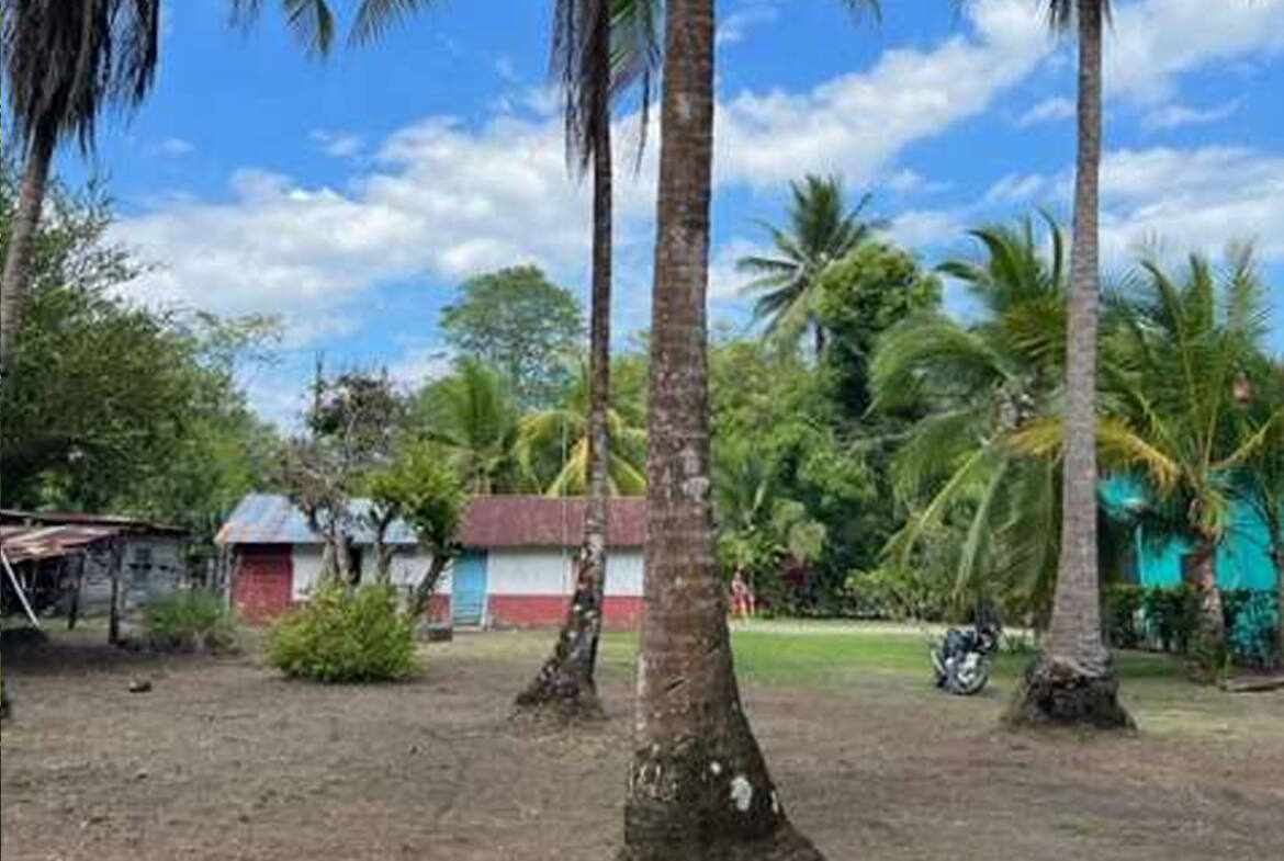 costa-rica-beachfront-fixer-on-playa-zancudo