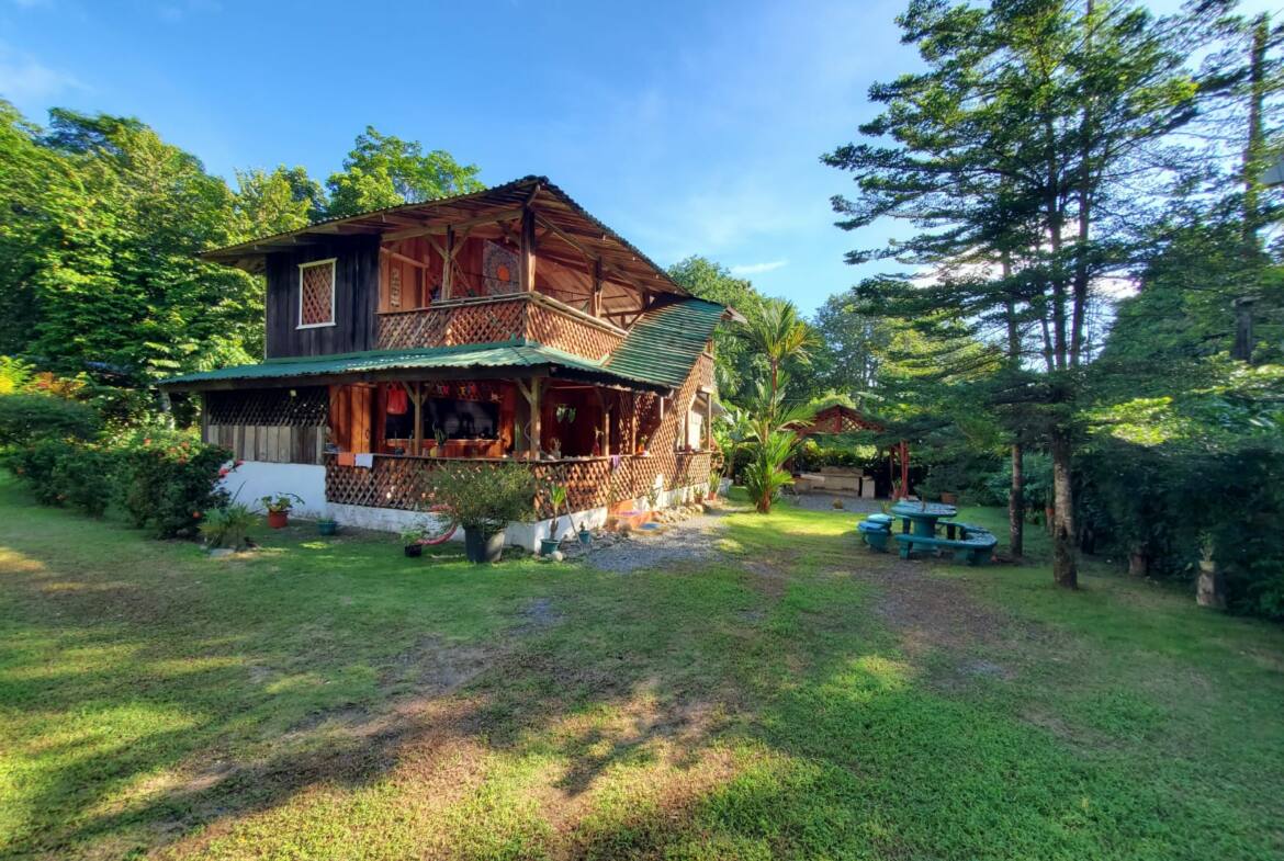 house-for-sale-just-a-few-steps-from-the-beach-in-pavones-costa-rica