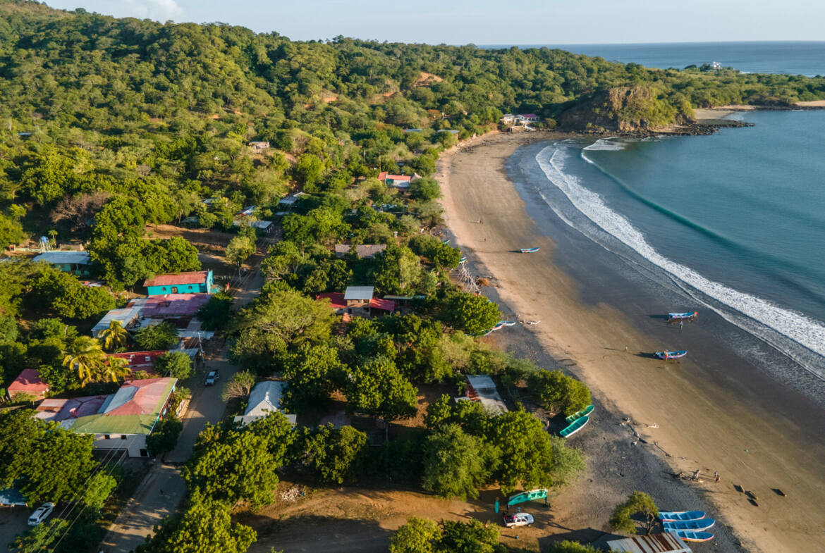 beachfront-lot-in-playa-el-astillero