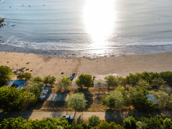 beachfront-lot-in-town-in-playa-el-astillero