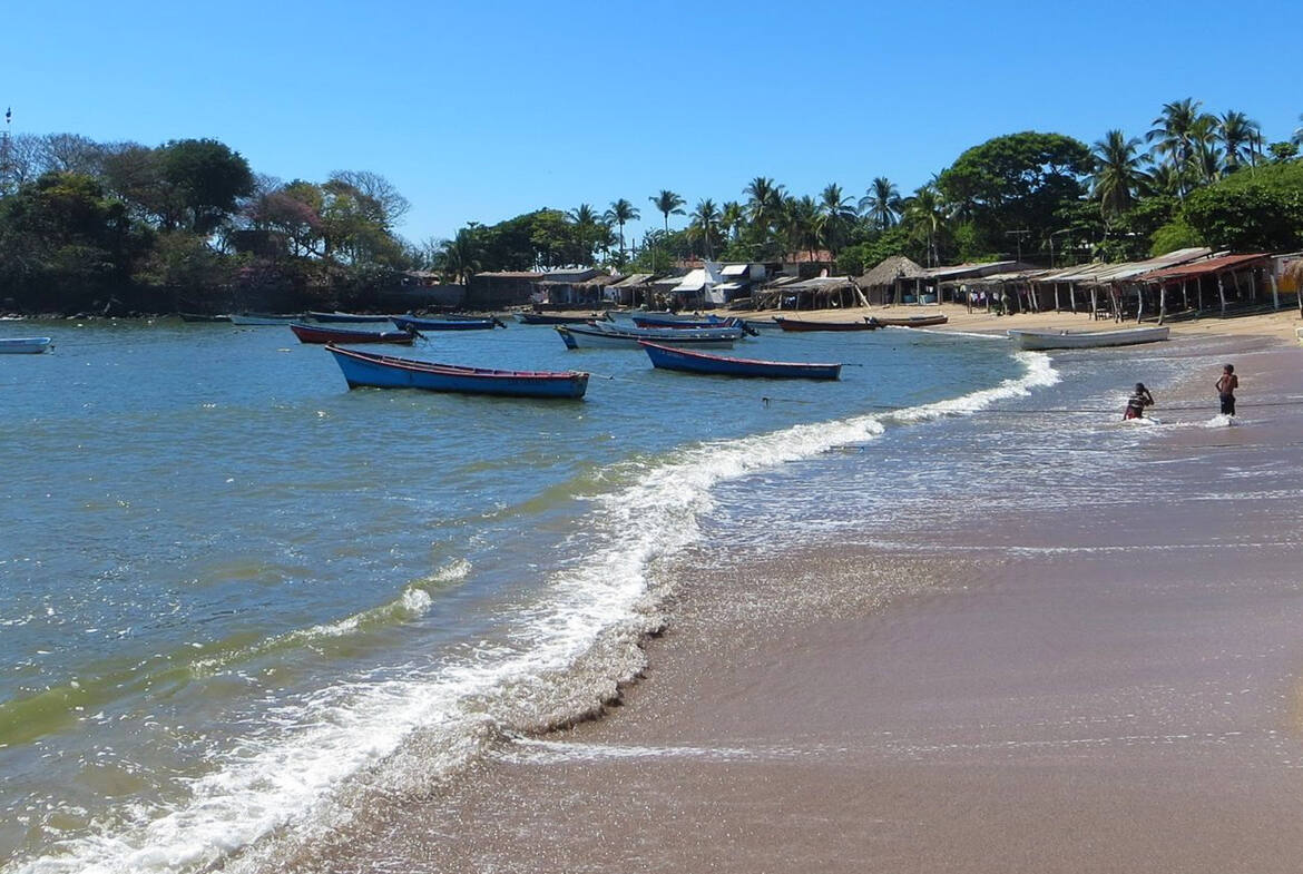 beachfront-villa-on-playa-el-flor