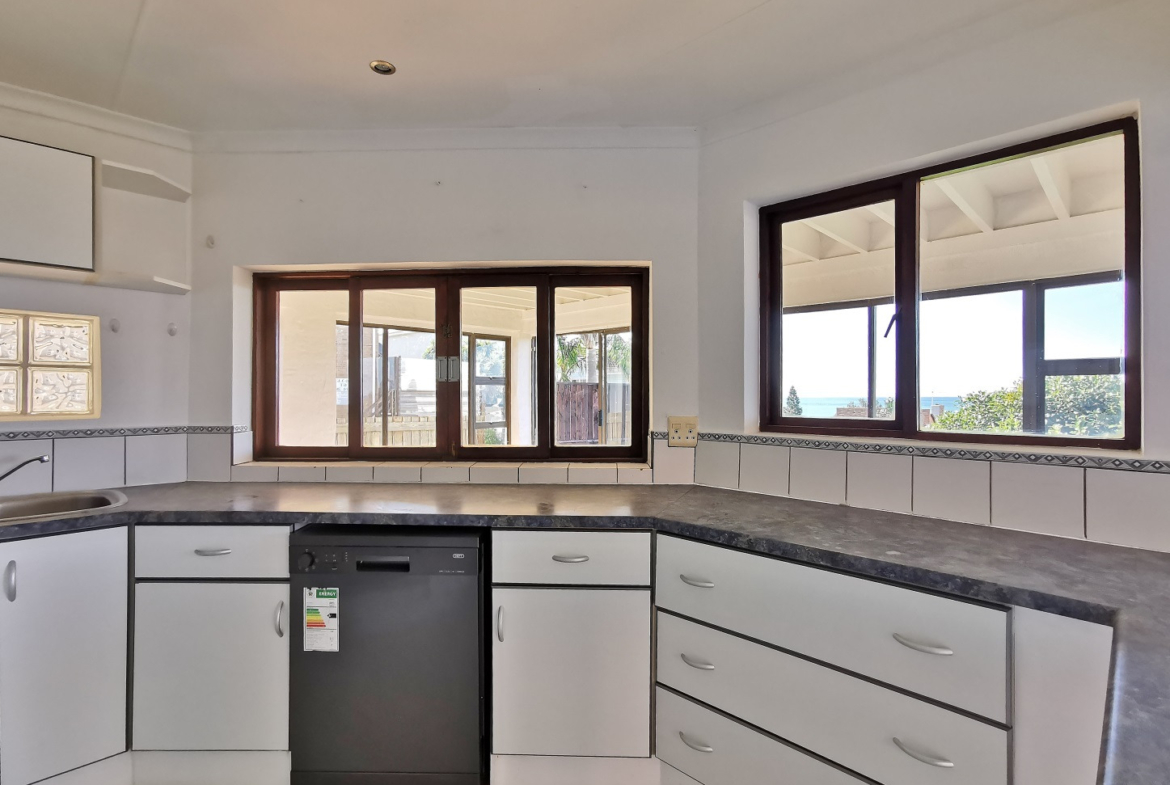 5-bedroom-oceanview-at-jeffreys-bay