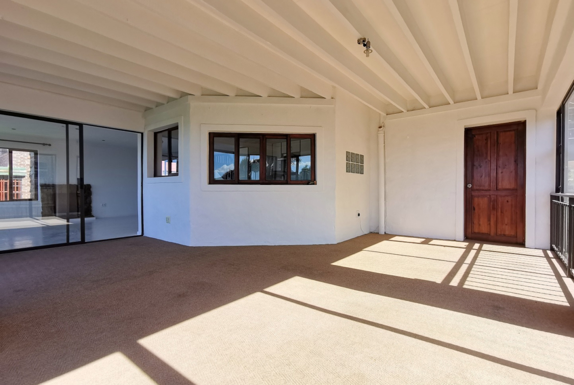 5-bedroom-oceanview-at-jeffreys-bay