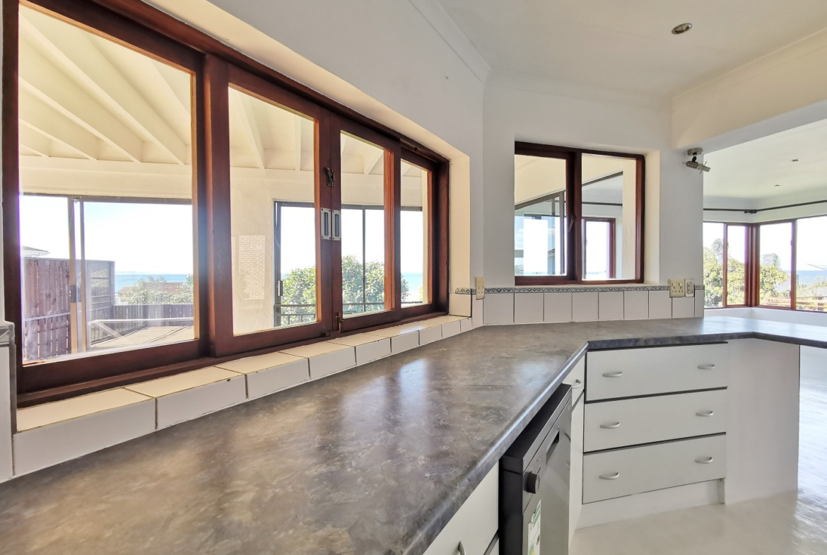 5-bedroom-oceanview-at-jeffreys-bay