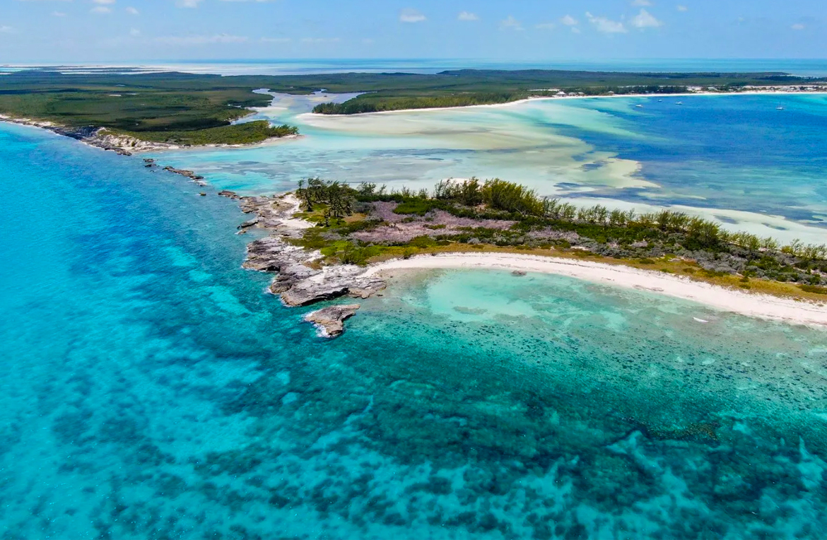 hawks-nest-cay-The-berry-islands-bahamas-caribbean