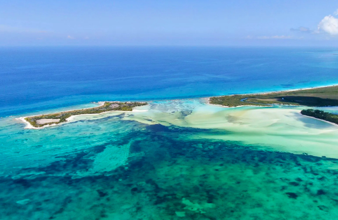 hawks-nest-cay-The-berry-islands-bahamas-caribbean