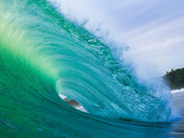 punta uva limon costa rica heaving wave