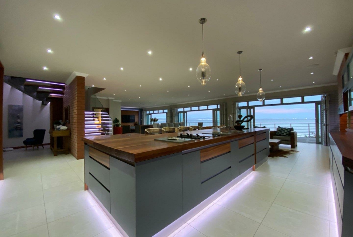 5-bedroom-on-the-sand-at-jeffreys-bay