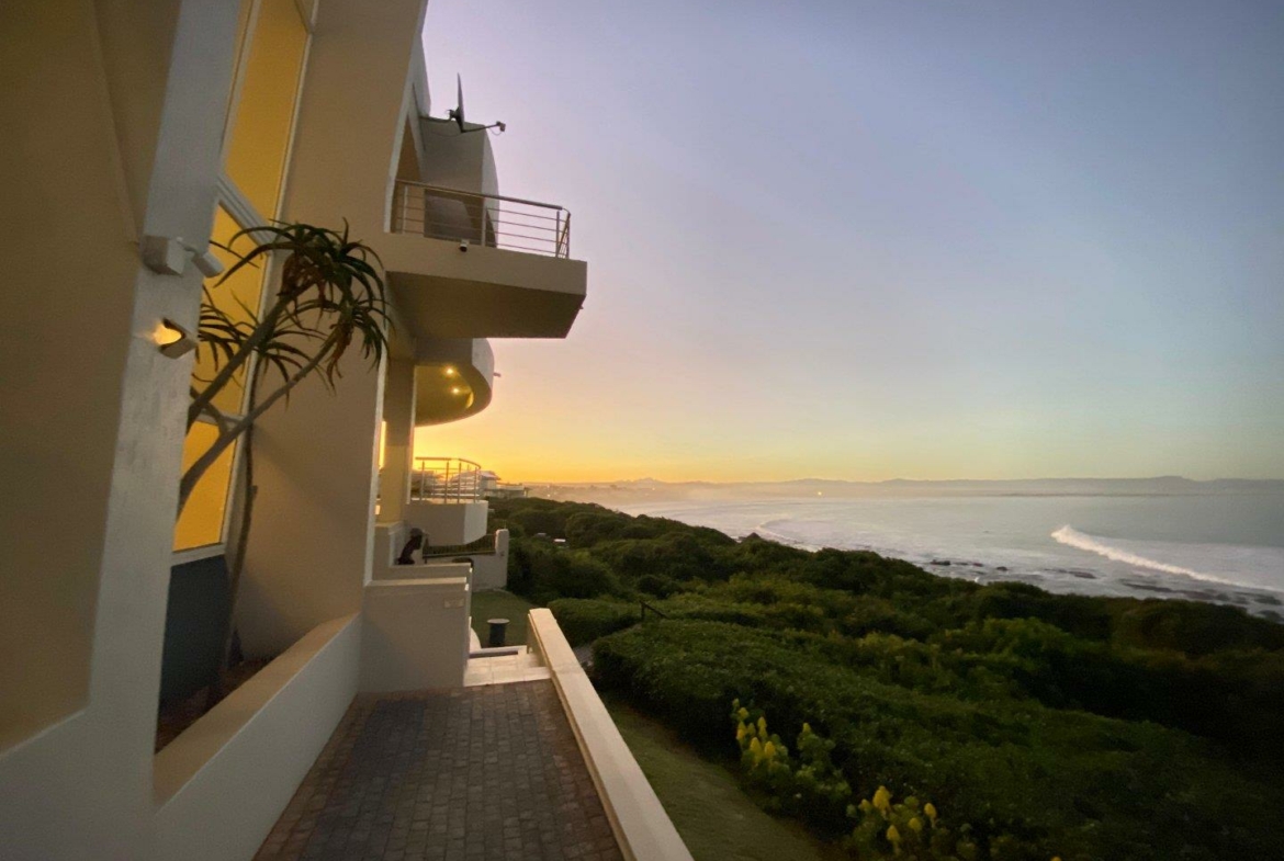 7-bedroom-surf-view-above-jeffreys-bay