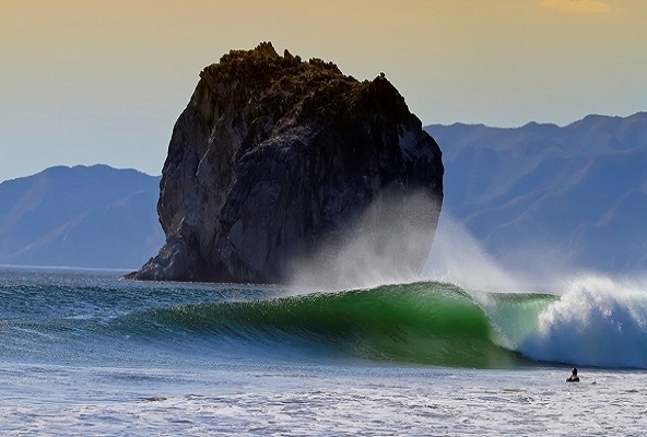 Witches-Rock-Costa-Rica-wave