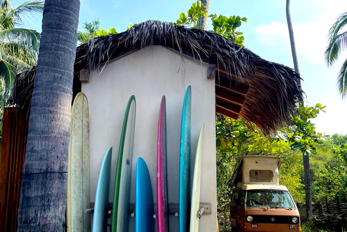 yoga-surf-shacks-at-la-saladita