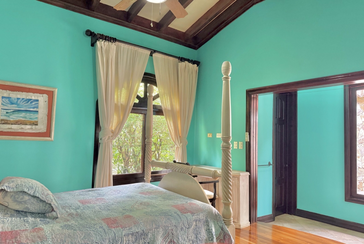 pavones-walk-to-the-beach-hacienda-home-for-sale