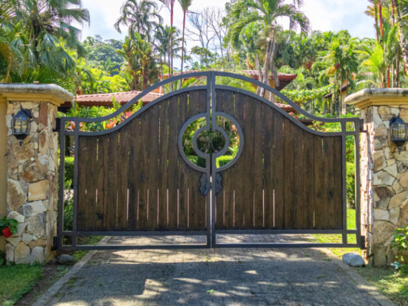 pavones-walk-to-the-beach-hacienda-home-for-sale