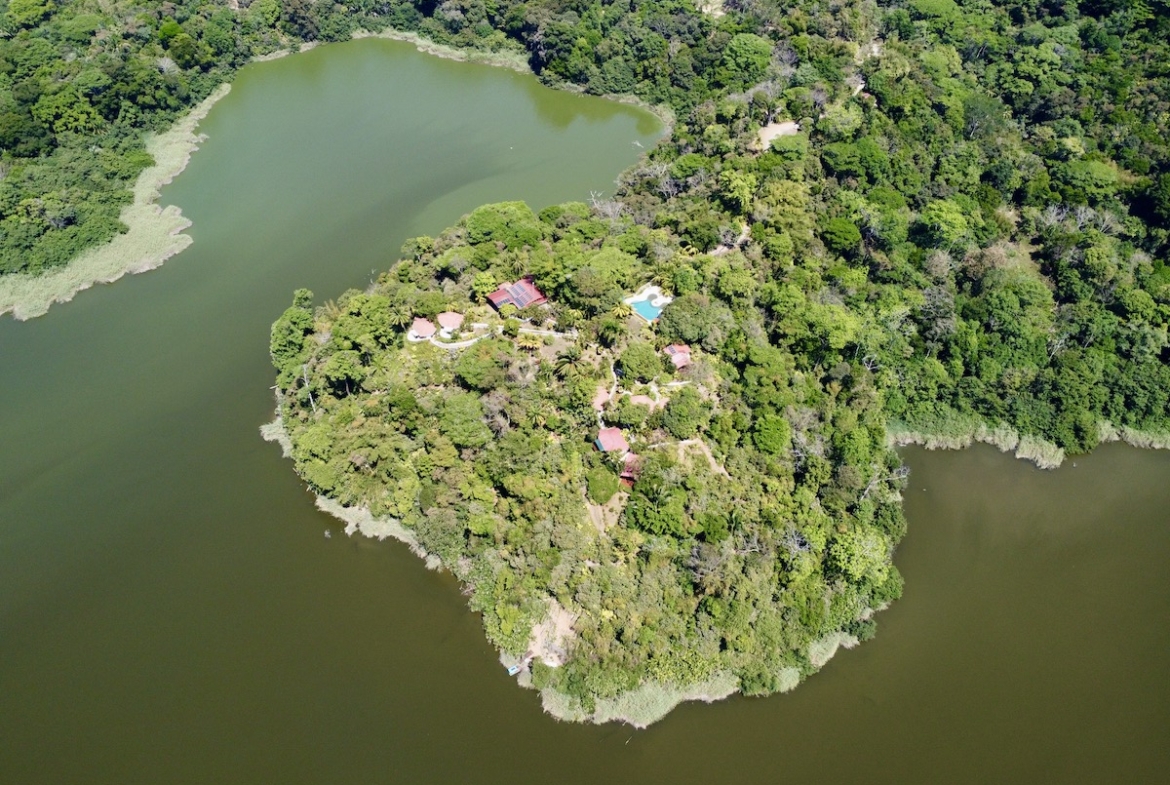 spectacular-ocean-view-resort-property