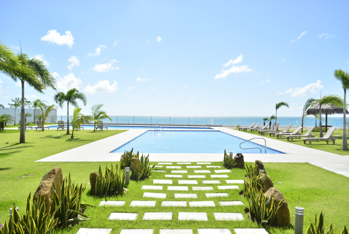 ph-royal-palm-playa-gorgona-panama-beachfront-condo-near-malibu-surf
